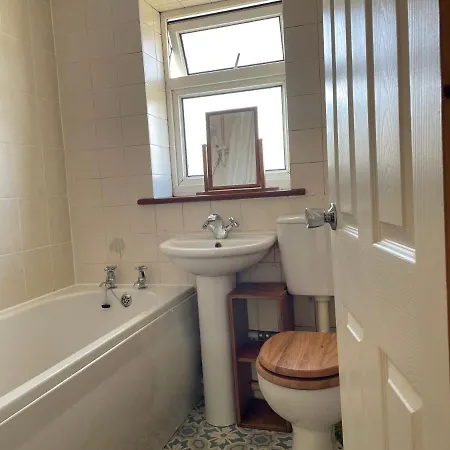 Glyn House By Cliftonvalley *
